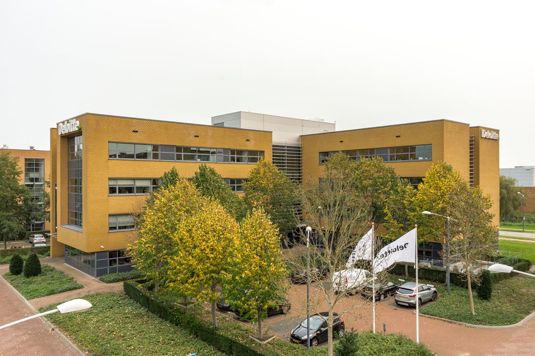 Barmentloo Vastgoed heeft bemiddeld bij de aankoop van een kantoorgebouw in Arnhem