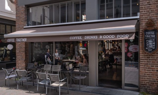 Particuliere belegger kocht via Barmentloo Vastgoed een monumentaal winkel- woonpand aan in het centrum van Deventer.